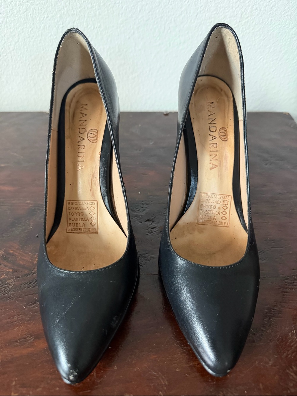 Black Pointed-Toe Leather Pumps